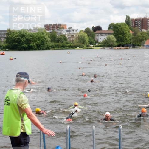 16.06.2024 - 7 Türme Triathlon MichiJ http://msf.ph/oto/6268865 16.06.2024 11:56:33 Schwimmen 374, 382, 391, 404, 410, 413, 481, 495, 523, 535, 541, 548, 575, 594, 599 meine-sportfotos.de