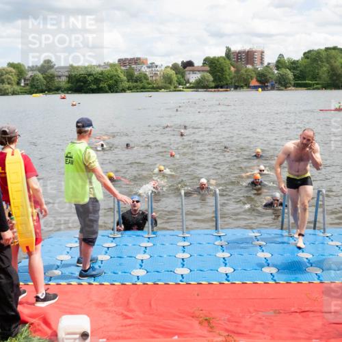 16.06.2024 - 7 Türme Triathlon MichiJ http://msf.ph/oto/6268867 16.06.2024 11:56:34 Schwimmen 374, 382, 391, 404, 410, 413, 481, 495, 523, 535, 541, 548, 575, 594, 599 meine-sportfotos.de