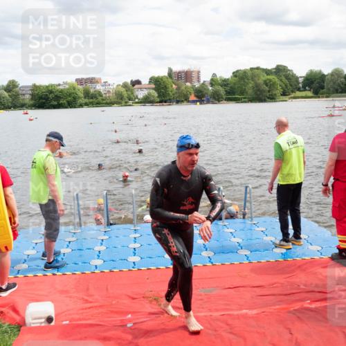 16.06.2024 - 7 Türme Triathlon MichiJ http://msf.ph/oto/6268899 16.06.2024 11:56:41 Schwimmen 374, 382, 391, 404, 410, 413, 481, 495, 523, 535, 541, 548, 575, 594 meine-sportfotos.de
