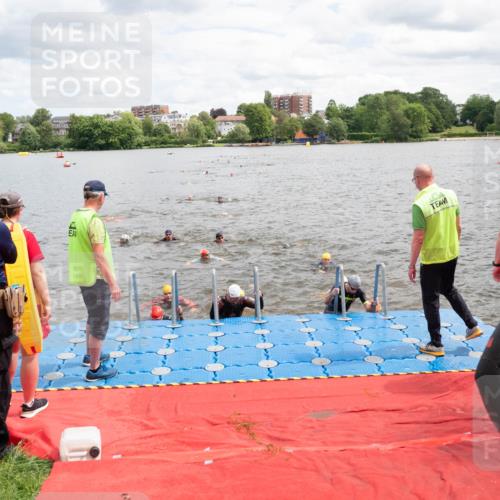 16.06.2024 - 7 Türme Triathlon MichiJ http://msf.ph/oto/6268907 16.06.2024 11:56:42 Schwimmen 374, 382, 391, 404, 410, 413, 481, 495, 523, 535, 541, 548, 575, 594 meine-sportfotos.de