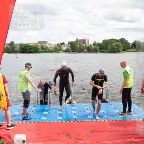 16.06.2024 - 7 Türme Triathlon MichiJ http://msf.ph/oto/6268919 16.06.2024 11:56:47 Schwimmen 374, 382, 391, 404, 410, 413, 481, 495, 523, 535, 541, 548, 575, 594 meine-sportfotos.de