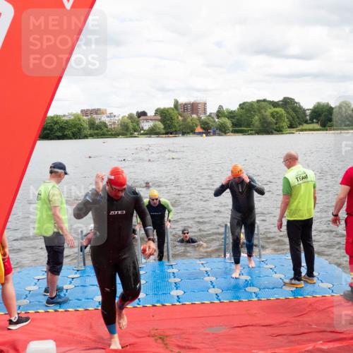 16.06.2024 - 7 Türme Triathlon MichiJ http://msf.ph/oto/6268939 16.06.2024 11:56:51 Schwimmen 317, 374, 382, 391, 404, 410, 413, 481, 495, 523, 535, 541, 548, 575, 594 meine-sportfotos.de