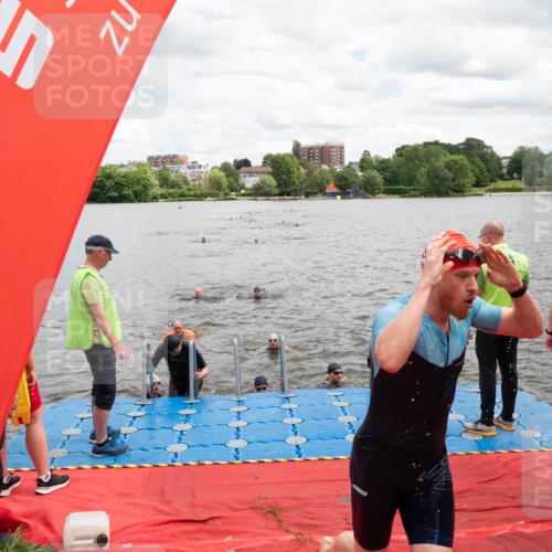 16.06.2024 - 7 Türme Triathlon MichiJ http://msf.ph/oto/6268971 16.06.2024 11:56:58 Schwimmen 317, 344, 374, 382, 391, 404, 410, 481, 523, 535, 541, 548, 560, 575, 594 meine-sportfotos.de