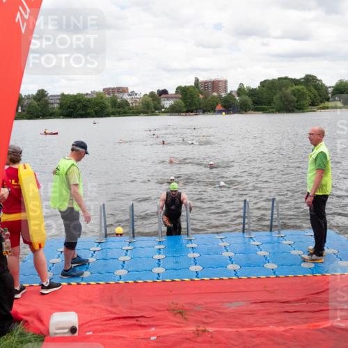 16.06.2024 - 7 Türme Triathlon MichiJ http://msf.ph/oto/6269155 16.06.2024 11:57:59 Schwimmen 375, 377, 407, 455, 525, 549, 590 meine-sportfotos.de