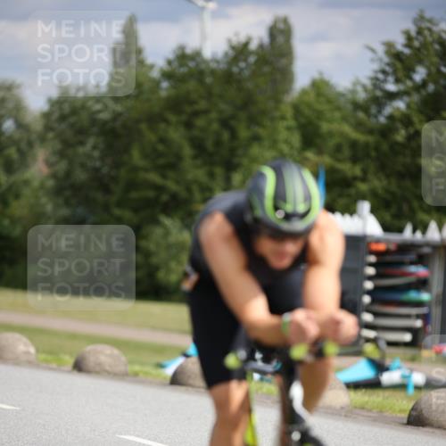 16.06.2024 - 26. Vierlanden-Triathlon Jannik Wohlers http://msf.ph/oto/6269273 16.06.2024 10:58:56 Radfahren 57, 114, 206 meine-sportfotos.de