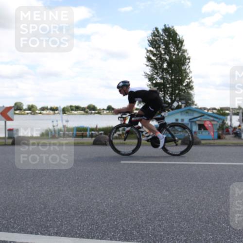 16.06.2024 - 26. Vierlanden-Triathlon Jannik Wohlers http://msf.ph/oto/6269788 16.06.2024 11:37:54 Radfahren 1, 3, 230, 293, 614 meine-sportfotos.de