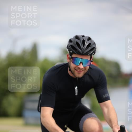 16.06.2024 - 26. Vierlanden-Triathlon Jannik Wohlers http://msf.ph/oto/6269960 16.06.2024 11:08:46 Radfahren 12, 46, 76, 89, 125, 138, 167, 174, 215, 330 meine-sportfotos.de