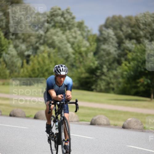 16.06.2024 - 26. Vierlanden-Triathlon Jannik Wohlers http://msf.ph/oto/6270445 16.06.2024 11:10:23 Radfahren 21, 48, 216, 406 meine-sportfotos.de