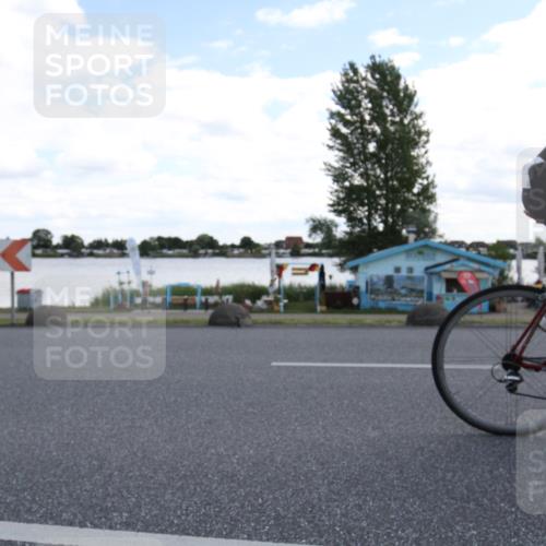 16.06.2024 - 26. Vierlanden-Triathlon Jannik Wohlers http://msf.ph/oto/6270465 16.06.2024 11:38:51 Radfahren 24, 53, 61, 156, 165, 271, 295 meine-sportfotos.de