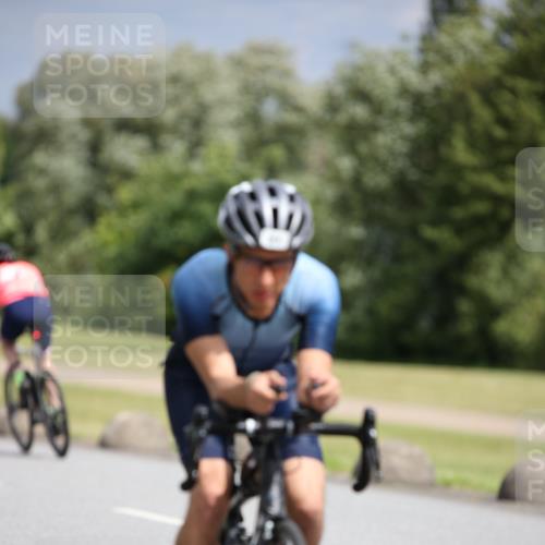 16.06.2024 - 26. Vierlanden-Triathlon Jannik Wohlers http://msf.ph/oto/6270555 16.06.2024 11:10:24 Radfahren 21, 121, 216, 406 meine-sportfotos.de