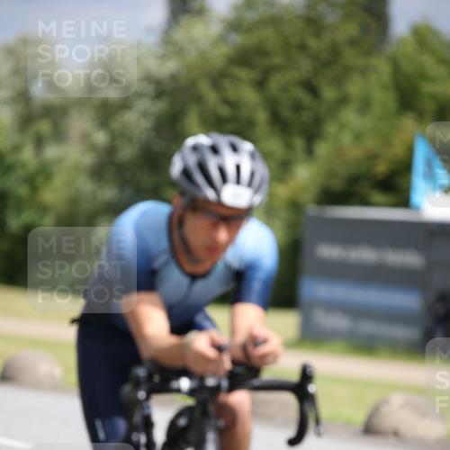 16.06.2024 - 26. Vierlanden-Triathlon Jannik Wohlers http://msf.ph/oto/6270578 16.06.2024 11:10:24 Radfahren 21, 121, 216, 406 meine-sportfotos.de