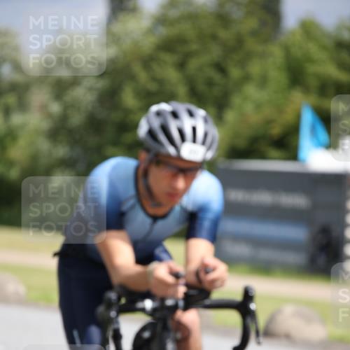 16.06.2024 - 26. Vierlanden-Triathlon Jannik Wohlers http://msf.ph/oto/6270582 16.06.2024 11:10:24 Radfahren 21, 121, 216, 406 meine-sportfotos.de