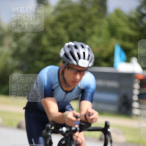 16.06.2024 - 26. Vierlanden-Triathlon Jannik Wohlers http://msf.ph/oto/6270584 16.06.2024 11:10:25 Radfahren 21, 121, 216 meine-sportfotos.de