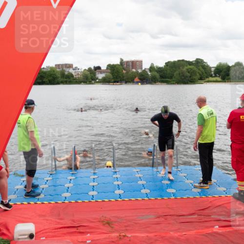 16.06.2024 - 7 Türme Triathlon MichiJ http://msf.ph/oto/6270591 16.06.2024 11:59:00 Schwimmen 304, 350, 409, 414, 422, 448, 466, 545 meine-sportfotos.de