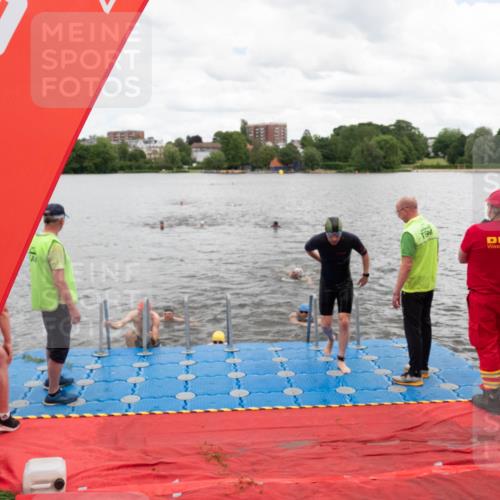 16.06.2024 - 7 Türme Triathlon MichiJ http://msf.ph/oto/6270593 16.06.2024 11:59:00 Schwimmen 304, 350, 409, 414, 422, 448, 466, 545 meine-sportfotos.de