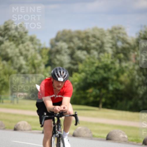 16.06.2024 - 26. Vierlanden-Triathlon Jannik Wohlers http://msf.ph/oto/6270614 16.06.2024 11:10:32 Radfahren 23, 39, 121 meine-sportfotos.de