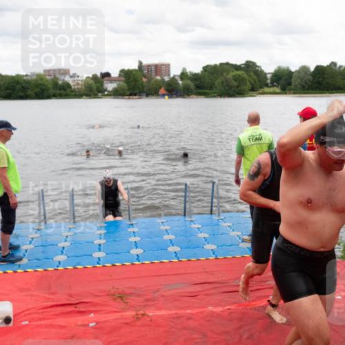 16.06.2024 - 7 Türme Triathlon MichiJ http://msf.ph/oto/6270632 16.06.2024 11:59:16 Schwimmen 304, 350, 414, 422, 448, 487, 558 meine-sportfotos.de