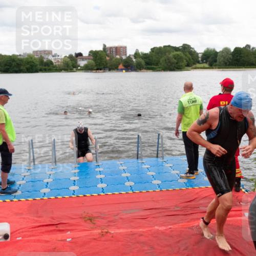 16.06.2024 - 7 Türme Triathlon MichiJ http://msf.ph/oto/6270636 16.06.2024 11:59:16 Schwimmen 304, 350, 414, 422, 448, 487, 558 meine-sportfotos.de