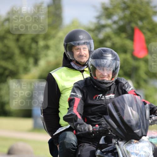 16.06.2024 - 26. Vierlanden-Triathlon Jannik Wohlers http://msf.ph/oto/6270731 16.06.2024 11:10:36 Radfahren 23, 39 meine-sportfotos.de
