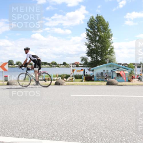 16.06.2024 - 26. Vierlanden-Triathlon Jannik Wohlers http://msf.ph/oto/6271033 16.06.2024 11:51:25 Radfahren 96, 226, 253, 354, 388, 421, 437 meine-sportfotos.de