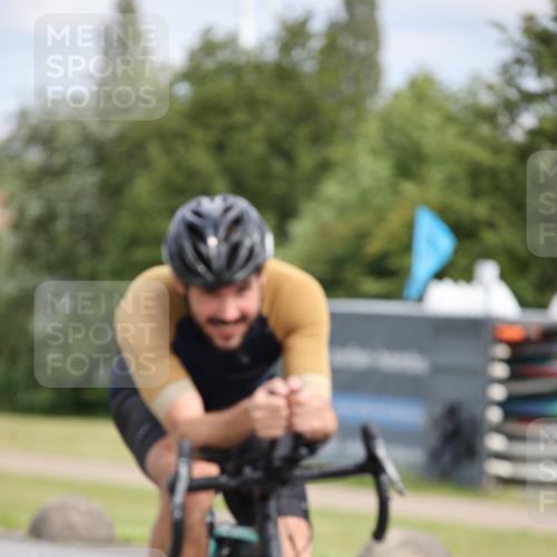 16.06.2024 - 26. Vierlanden-Triathlon Jannik Wohlers http://msf.ph/oto/6271076 16.06.2024 11:11:54 Radfahren 17, 124, 393 meine-sportfotos.de