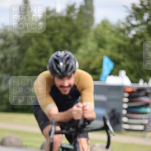 16.06.2024 - 26. Vierlanden-Triathlon Jannik Wohlers http://msf.ph/oto/6271077 16.06.2024 11:11:55 Radfahren 17, 124, 393 meine-sportfotos.de