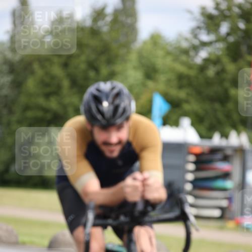 16.06.2024 - 26. Vierlanden-Triathlon Jannik Wohlers http://msf.ph/oto/6271079 16.06.2024 11:11:55 Radfahren 17, 124, 393 meine-sportfotos.de