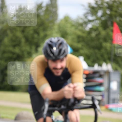 16.06.2024 - 26. Vierlanden-Triathlon Jannik Wohlers http://msf.ph/oto/6271081 16.06.2024 11:11:55 Radfahren 17, 124, 393 meine-sportfotos.de