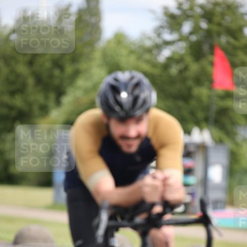16.06.2024 - 26. Vierlanden-Triathlon Jannik Wohlers http://msf.ph/oto/6271083 16.06.2024 11:11:55 Radfahren 17, 124, 393 meine-sportfotos.de