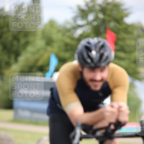 16.06.2024 - 26. Vierlanden-Triathlon Jannik Wohlers http://msf.ph/oto/6271087 16.06.2024 11:11:55 Radfahren 17, 124, 393 meine-sportfotos.de