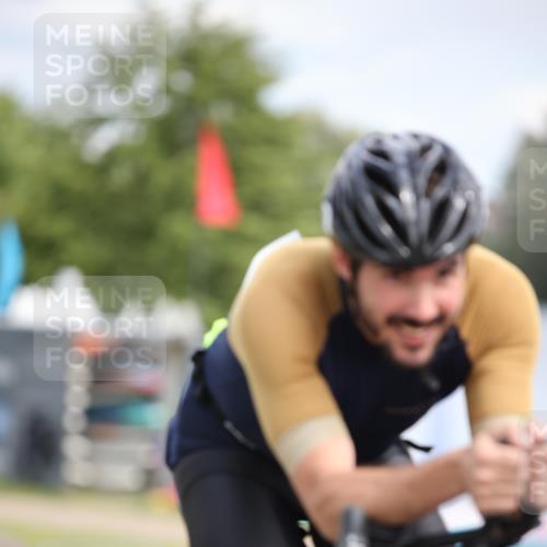 16.06.2024 - 26. Vierlanden-Triathlon Jannik Wohlers http://msf.ph/oto/6271093 16.06.2024 11:11:55 Radfahren 17, 124, 393 meine-sportfotos.de