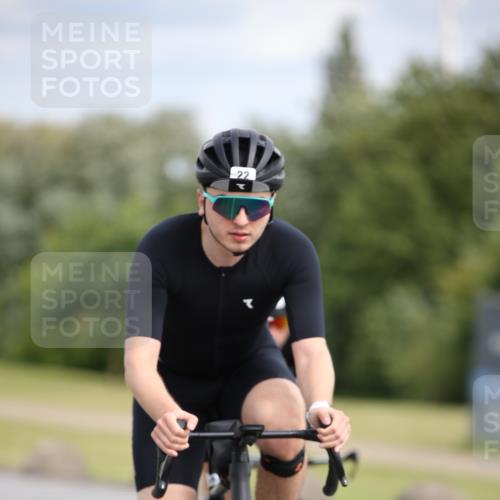 16.06.2024 - 26. Vierlanden-Triathlon Jannik Wohlers http://msf.ph/oto/6271211 16.06.2024 11:12:00 Radfahren 5, 17, 22, 124, 350 meine-sportfotos.de