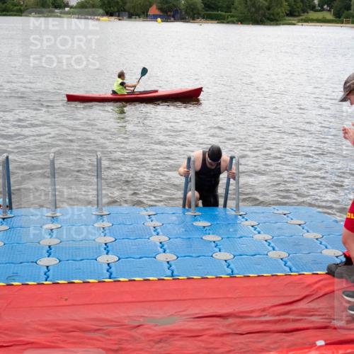 16.06.2024 - 7 Türme Triathlon MichiJ http://msf.ph/oto/6271532 16.06.2024 12:02:08 Schwimmen 345, 403 meine-sportfotos.de