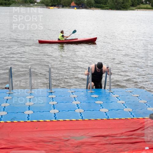16.06.2024 - 7 Türme Triathlon MichiJ http://msf.ph/oto/6271534 16.06.2024 12:02:08 Schwimmen 345, 403 meine-sportfotos.de
