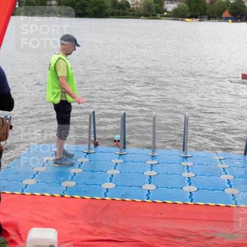 16.06.2024 - 7 Türme Triathlon MichiJ http://msf.ph/oto/6271548 16.06.2024 12:02:11 Schwimmen 345, 403 meine-sportfotos.de