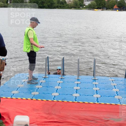 16.06.2024 - 7 Türme Triathlon MichiJ http://msf.ph/oto/6271551 16.06.2024 12:02:11 Schwimmen 345, 403 meine-sportfotos.de