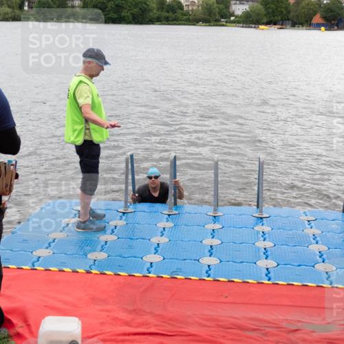 16.06.2024 - 7 Türme Triathlon MichiJ http://msf.ph/oto/6271556 16.06.2024 12:02:11 Schwimmen 345, 403 meine-sportfotos.de