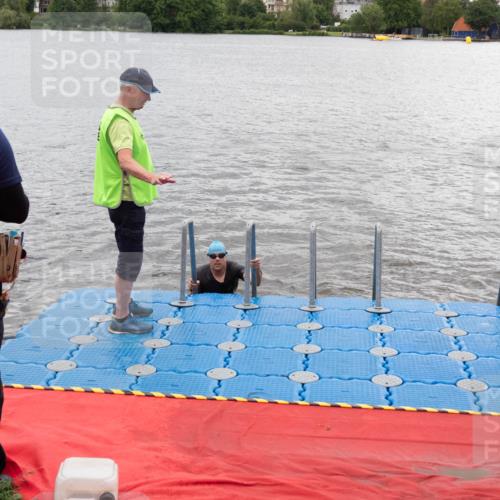 16.06.2024 - 7 Türme Triathlon MichiJ http://msf.ph/oto/6271558 16.06.2024 12:02:11 Schwimmen 345, 403 meine-sportfotos.de