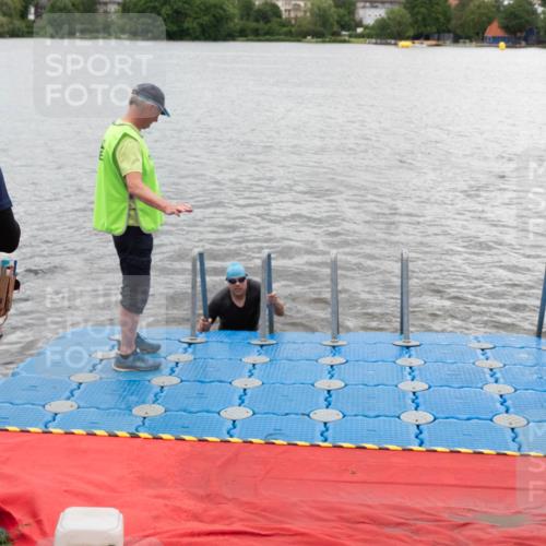 16.06.2024 - 7 Türme Triathlon MichiJ http://msf.ph/oto/6271575 16.06.2024 12:02:13 Schwimmen 345, 403 meine-sportfotos.de