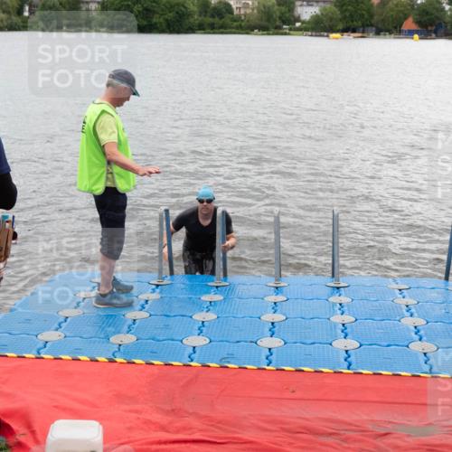 16.06.2024 - 7 Türme Triathlon MichiJ http://msf.ph/oto/6271577 16.06.2024 12:02:13 Schwimmen 345, 403 meine-sportfotos.de