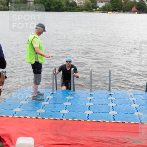 16.06.2024 - 7 Türme Triathlon MichiJ http://msf.ph/oto/6271579 16.06.2024 12:02:13 Schwimmen 345, 403 meine-sportfotos.de