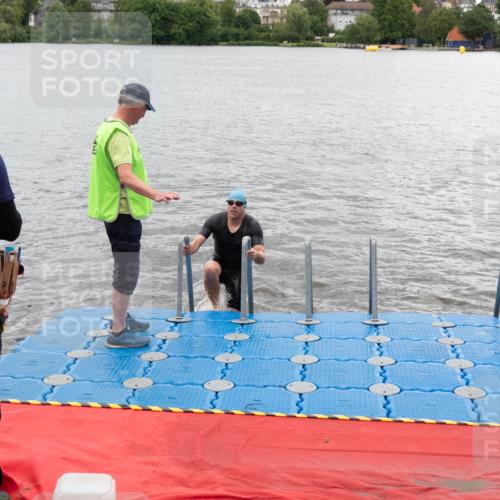 16.06.2024 - 7 Türme Triathlon MichiJ http://msf.ph/oto/6271582 16.06.2024 12:02:14 Schwimmen 345, 403 meine-sportfotos.de
