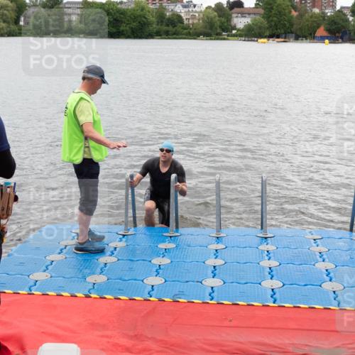 16.06.2024 - 7 Türme Triathlon MichiJ http://msf.ph/oto/6271584 16.06.2024 12:02:14 Schwimmen 345, 403 meine-sportfotos.de