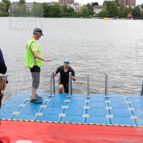 16.06.2024 - 7 Türme Triathlon MichiJ http://msf.ph/oto/6271586 16.06.2024 12:02:14 Schwimmen 345, 403 meine-sportfotos.de