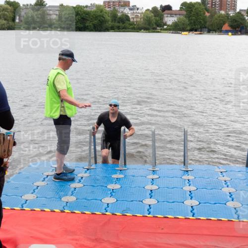 16.06.2024 - 7 Türme Triathlon MichiJ http://msf.ph/oto/6271588 16.06.2024 12:02:14 Schwimmen 345, 403 meine-sportfotos.de