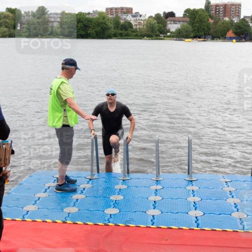 16.06.2024 - 7 Türme Triathlon MichiJ http://msf.ph/oto/6271592 16.06.2024 12:02:14 Schwimmen 345, 403 meine-sportfotos.de