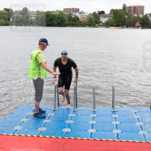 16.06.2024 - 7 Türme Triathlon MichiJ http://msf.ph/oto/6271603 16.06.2024 12:02:15 Schwimmen 345, 403 meine-sportfotos.de