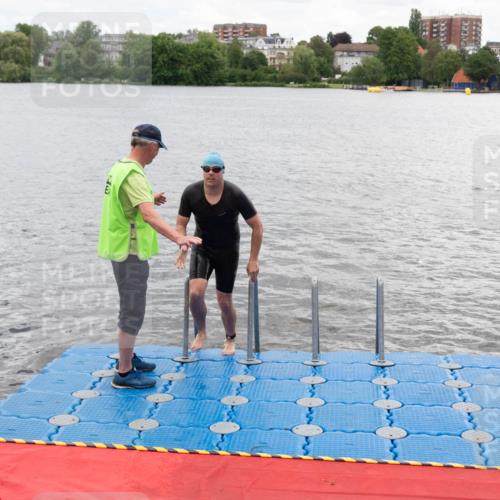 16.06.2024 - 7 Türme Triathlon MichiJ http://msf.ph/oto/6271606 16.06.2024 12:02:15 Schwimmen 345, 403 meine-sportfotos.de