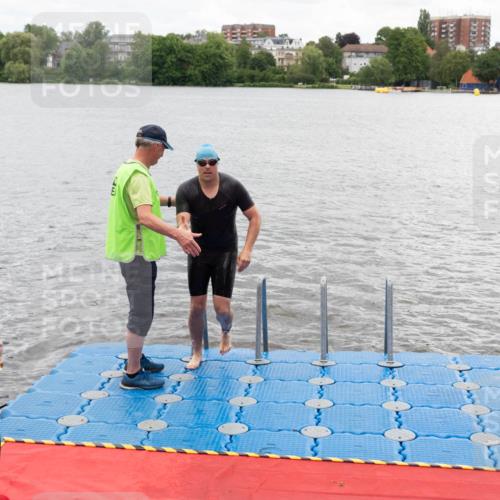 16.06.2024 - 7 Türme Triathlon MichiJ http://msf.ph/oto/6271608 16.06.2024 12:02:16 Schwimmen 345, 403 meine-sportfotos.de