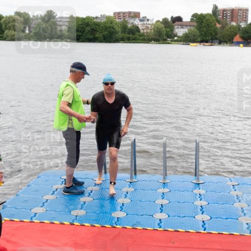 16.06.2024 - 7 Türme Triathlon MichiJ http://msf.ph/oto/6271612 16.06.2024 12:02:16 Schwimmen 345, 403 meine-sportfotos.de